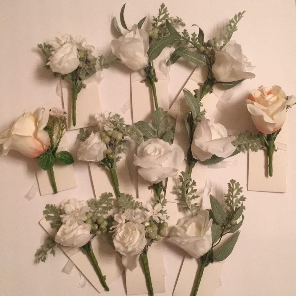 pin or corsage Artificial flower bundle